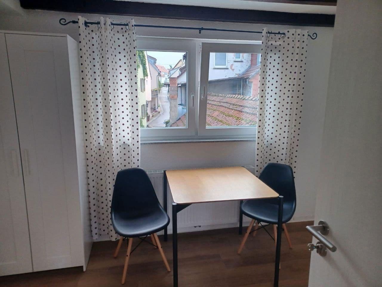 Prenájom bytu 4-izbový 80 m², Großbottwar, Bádensko-Wurttembersko Prenájom bytu 4-izbový 80 m², Großbottwar, Bádensko-Wurttembersko