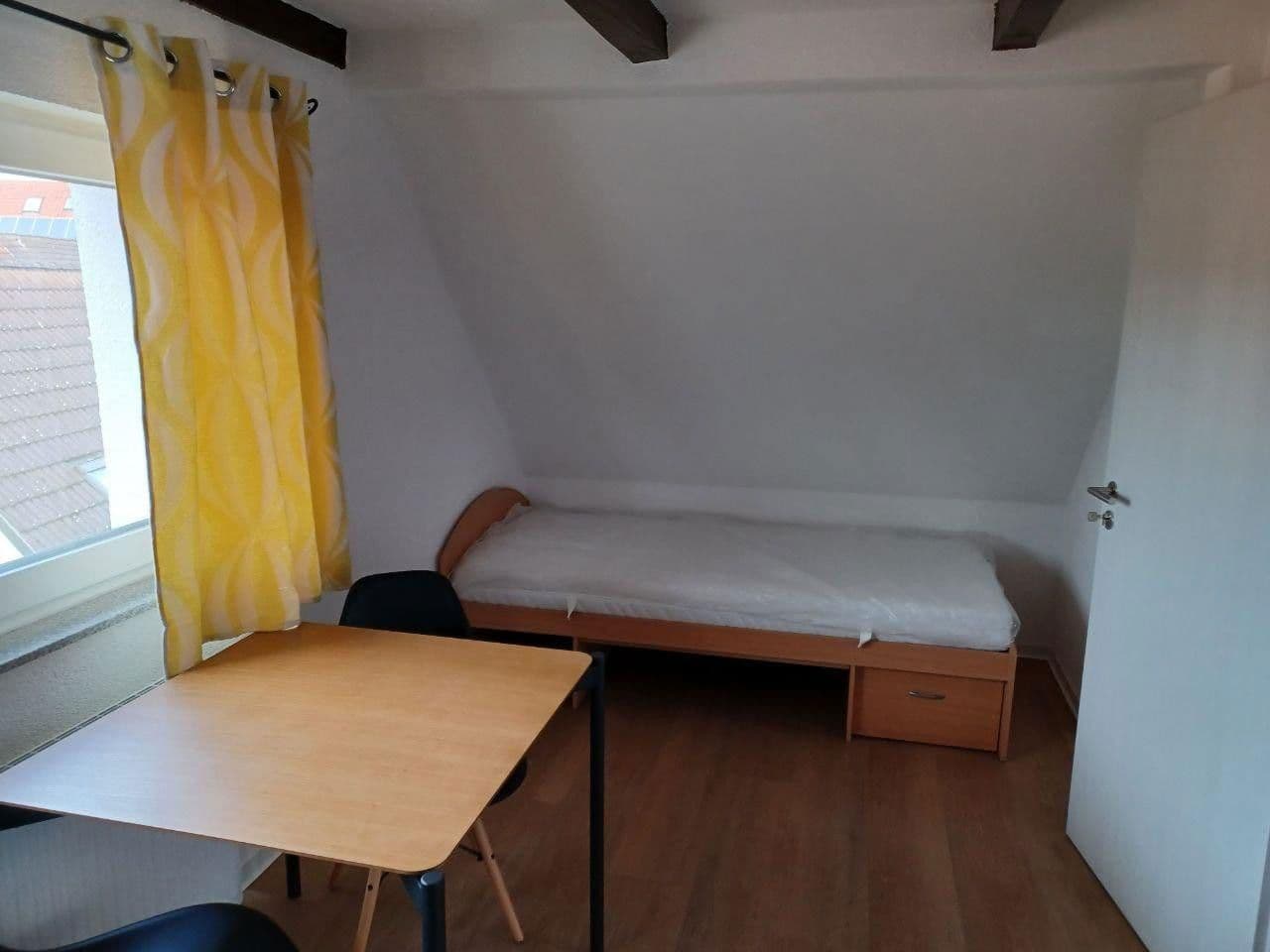 Prenájom bytu 4-izbový 80 m², Großbottwar, Bádensko-Wurttembersko Prenájom bytu 4-izbový 80 m², Großbottwar, Bádensko-Wurttembersko