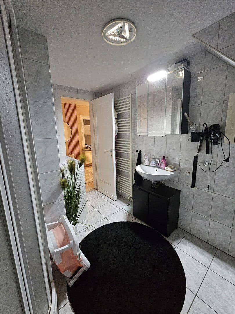 Prenájom bytu 3-izbový 90 m², Ebertstr. 93, Oberhausen, Severné Porýnie - Westfálsko Prenájom bytu 3-izbový 90 m², Ebertstr. 93, Oberhausen, Severné Porýnie - Westfálsko