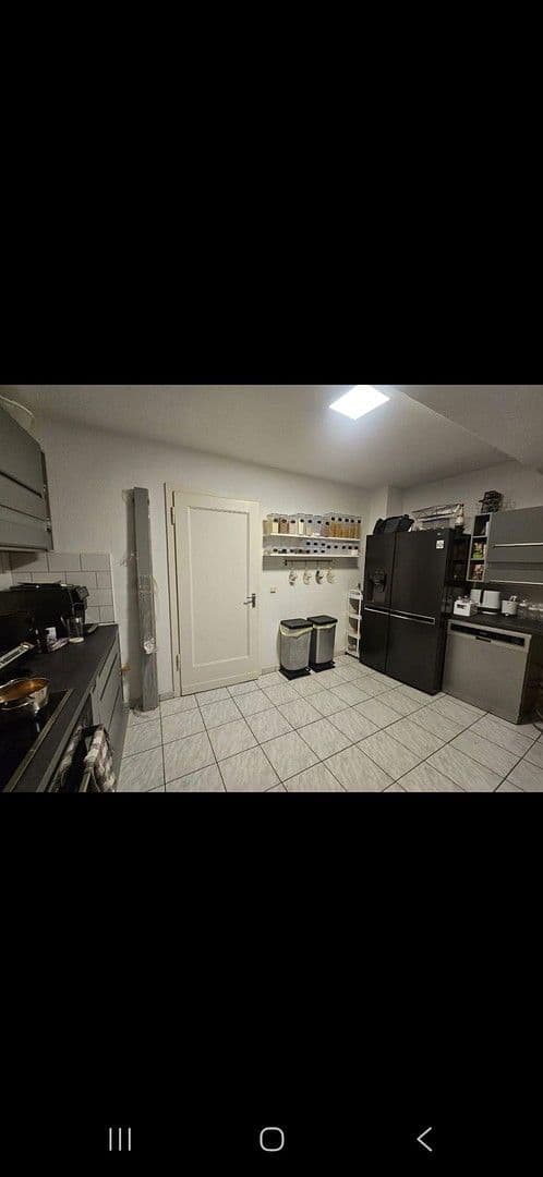 Prenájom bytu 3-izbový 90 m², Ebertstr. 93, Oberhausen, Severné Porýnie - Westfálsko Prenájom bytu 3-izbový 90 m², Ebertstr. 93, Oberhausen, Severné Porýnie - Westfálsko