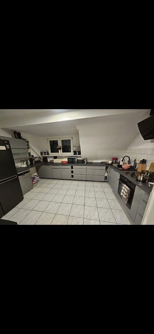 Prenájom bytu 3-izbový 90 m², Ebertstr. 93, Oberhausen, Severné Porýnie - Westfálsko Prenájom bytu 3-izbový 90 m², Ebertstr. 93, Oberhausen, Severné Porýnie - Westfálsko