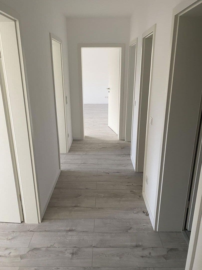 Predaj bytu 3-izbový 74 m², Gerresheimer Landstr. 145, Düsseldorf, Severné Porýnie - Westfálsko Predaj bytu 3-izbový 74 m², Gerresheimer Landstr. 145, Düsseldorf, Severné Porýnie - Westfálsko