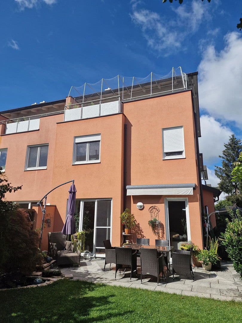 Predaj domu 142 m², pozemek 243 m², Germering, Bavorsko Predaj domu 142 m², pozemek 243 m², Germering, Bavorsko