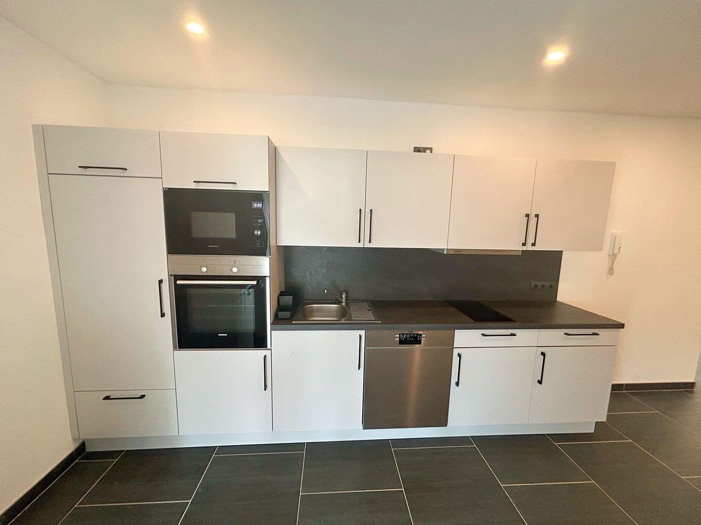 Prenájom bytu 4-izbový 111 m², Augsburger Straße 40, Regensburg, Bavorsko Prenájom bytu 4-izbový 111 m², Augsburger Straße 40, Regensburg, Bavorsko