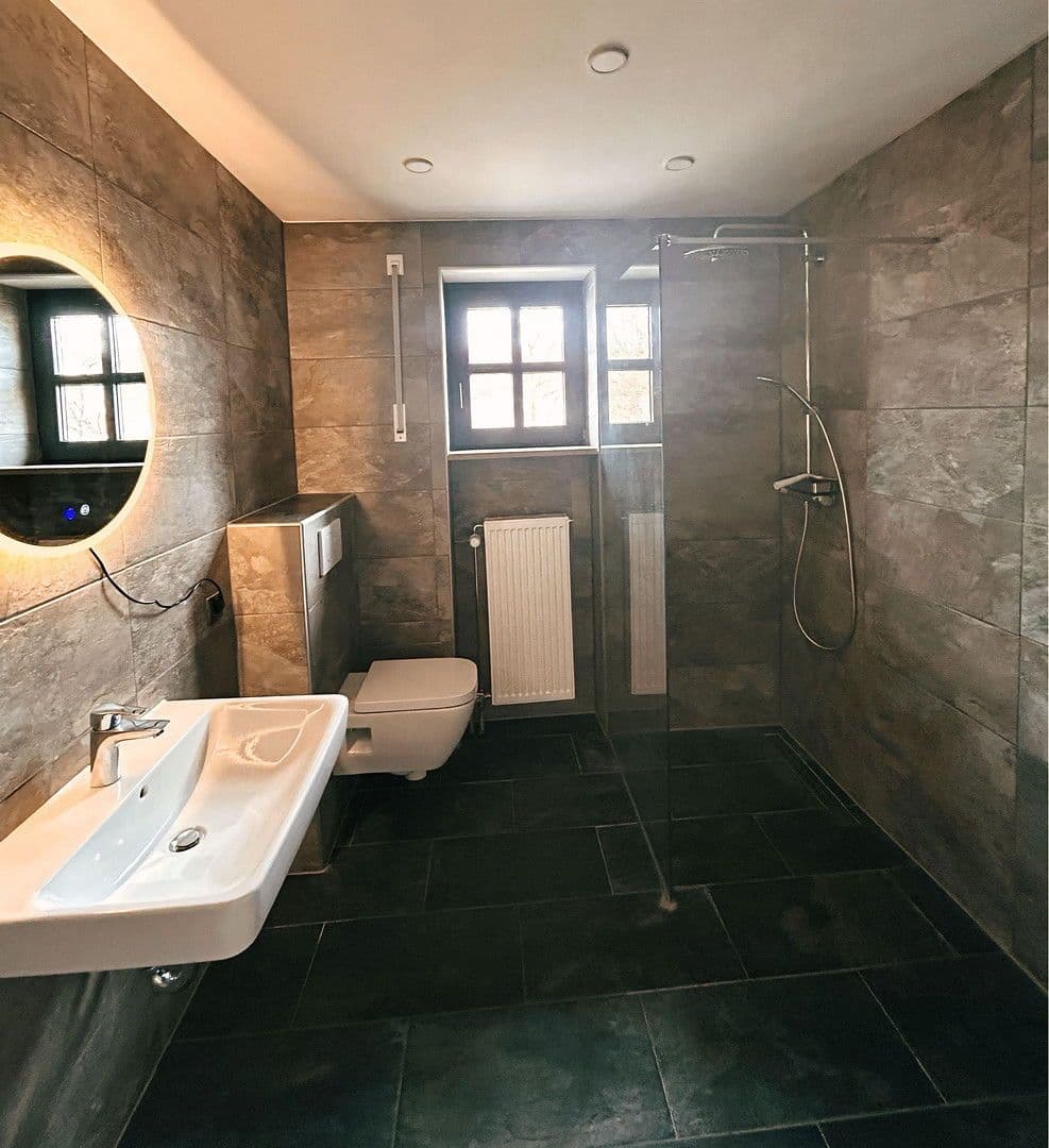 Prenájom bytu 4-izbový 111 m², Augsburger Straße 40, Regensburg, Bavorsko Prenájom bytu 4-izbový 111 m², Augsburger Straße 40, Regensburg, Bavorsko