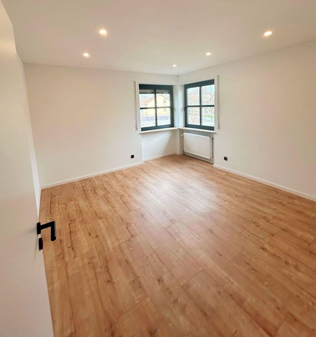 Prenájom bytu 4-izbový 111 m², Augsburger Straße 40, Regensburg, Bavorsko Prenájom bytu 4-izbový 111 m², Augsburger Straße 40, Regensburg, Bavorsko