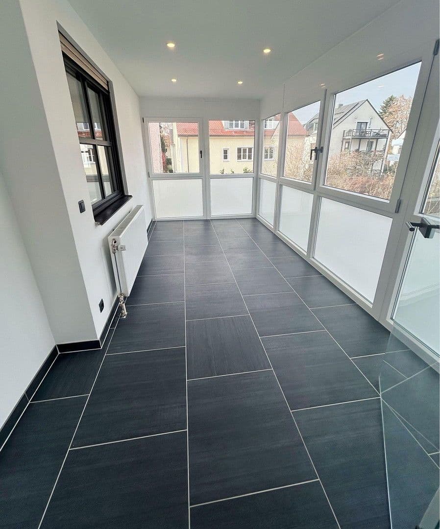 Prenájom bytu 4-izbový 111 m², Augsburger Straße 40, Regensburg, Bavorsko Prenájom bytu 4-izbový 111 m², Augsburger Straße 40, Regensburg, Bavorsko