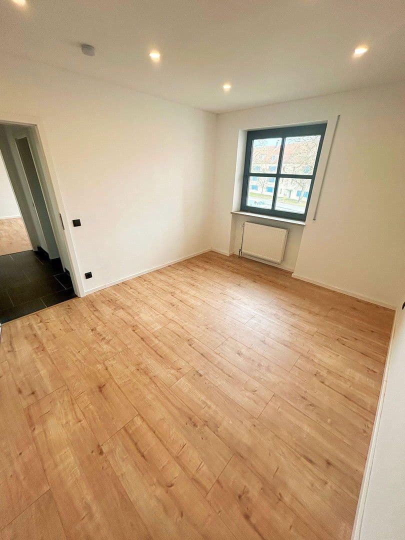 Prenájom bytu 4-izbový 111 m², Augsburger Straße 40, Regensburg, Bavorsko Prenájom bytu 4-izbový 111 m², Augsburger Straße 40, Regensburg, Bavorsko