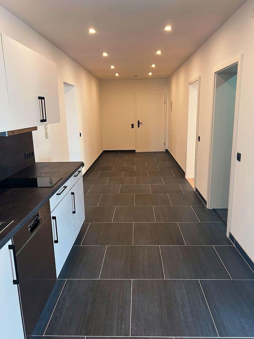 Prenájom bytu 4-izbový 111 m², Augsburger Straße 40, Regensburg, Bavorsko Prenájom bytu 4-izbový 111 m², Augsburger Straße 40, Regensburg, Bavorsko