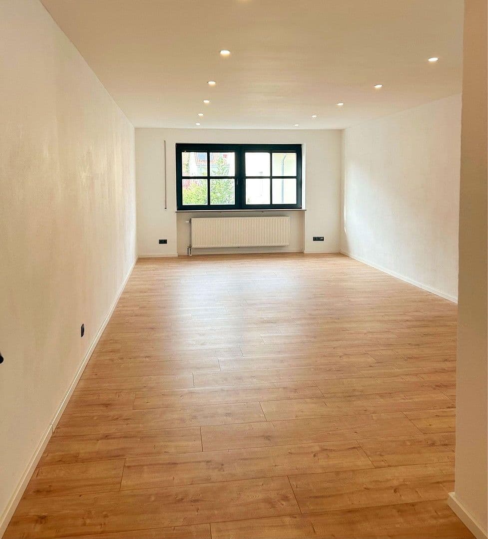 Prenájom bytu 4-izbový 111 m², Augsburger Straße 40, Regensburg, Bavorsko Prenájom bytu 4-izbový 111 m², Augsburger Straße 40, Regensburg, Bavorsko