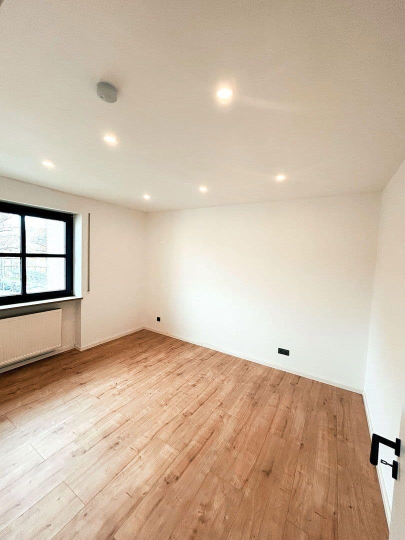 Prenájom bytu 4-izbový 111 m², Augsburger Straße 40, Regensburg, Bavorsko Prenájom bytu 4-izbový 111 m², Augsburger Straße 40, Regensburg, Bavorsko