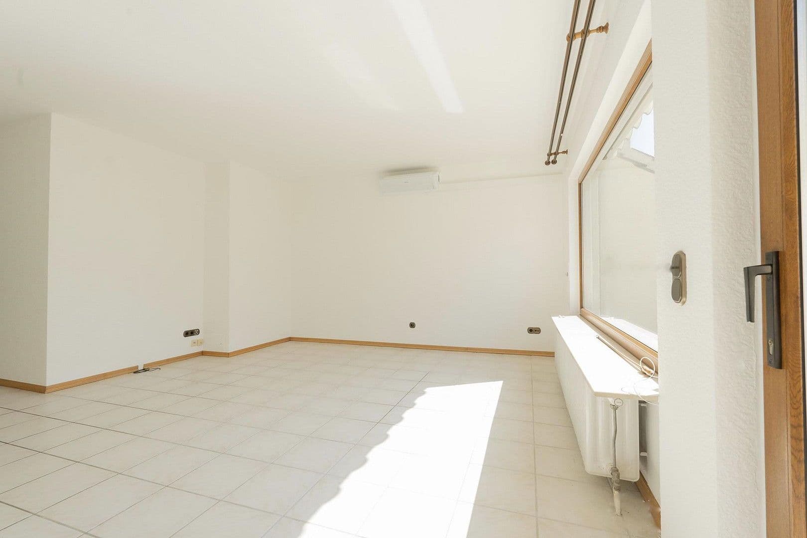 Prenájom domu 182 m², pozemek 257 m², Rodenbach, Hesensko Prenájom domu 182 m², pozemek 257 m², Rodenbach, Hesensko