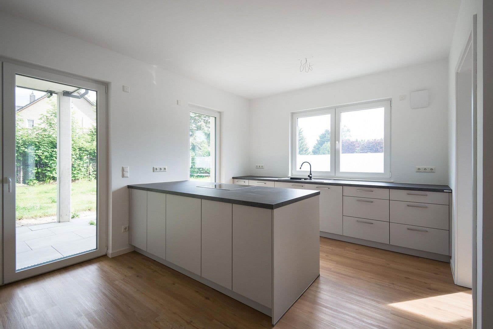 Prenájom bytu 3-izbový 91 m², Karl-Marx-Straße 8, Hohen Neuendorf, Brandenbursko Prenájom bytu 3-izbový 91 m², Karl-Marx-Straße 8, Hohen Neuendorf, Brandenbursko