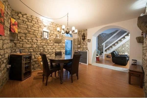 Prenájom bytu 4-izbový 145 m², Alzey, Porýnie-Falcko Prenájom bytu 4-izbový 145 m², Alzey, Porýnie-Falcko