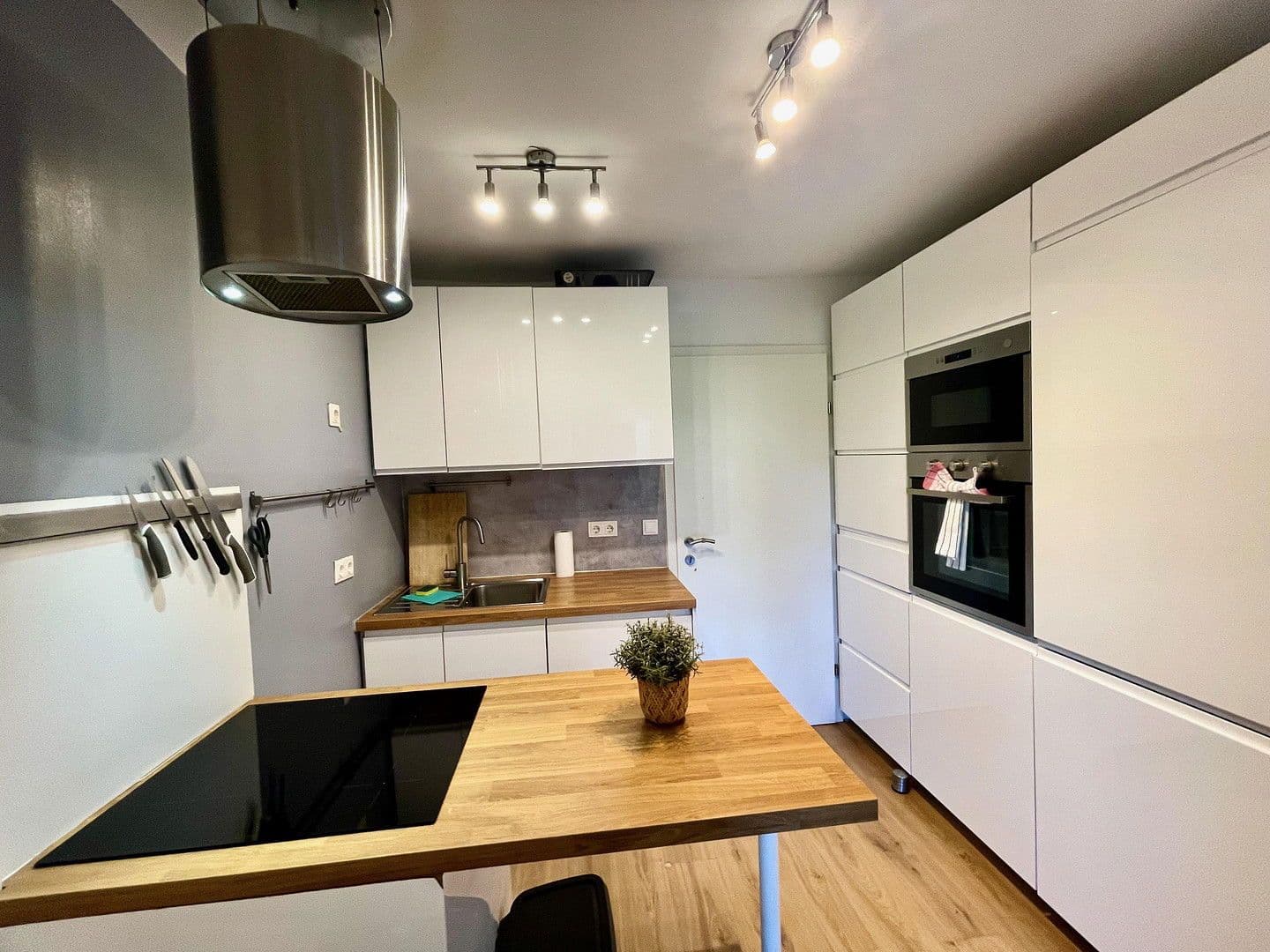 Prenájom bytu 5-izbový 101 m², Johann Nepomuk Berger Platz 4/10, Wien, Viedeň Prenájom bytu 5-izbový 101 m², Johann Nepomuk Berger Platz 4/10, Wien, Viedeň