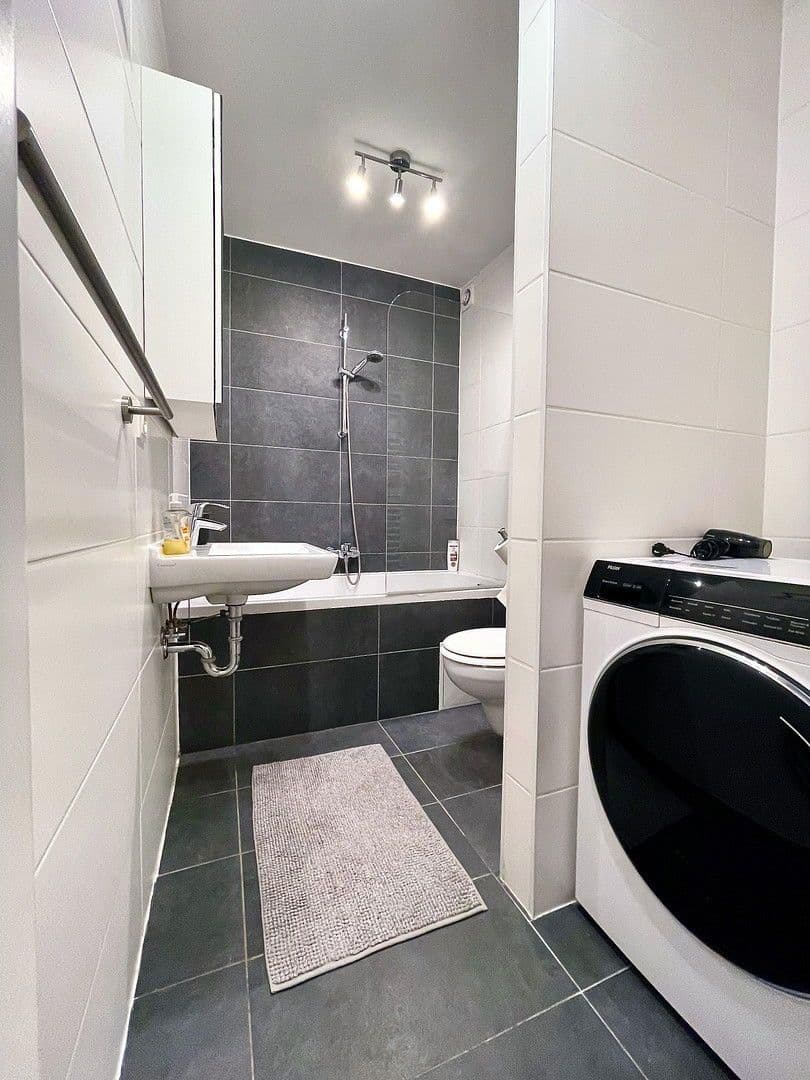 Prenájom bytu 5-izbový 101 m², Johann Nepomuk Berger Platz 4/10, Wien, Viedeň Prenájom bytu 5-izbový 101 m², Johann Nepomuk Berger Platz 4/10, Wien, Viedeň