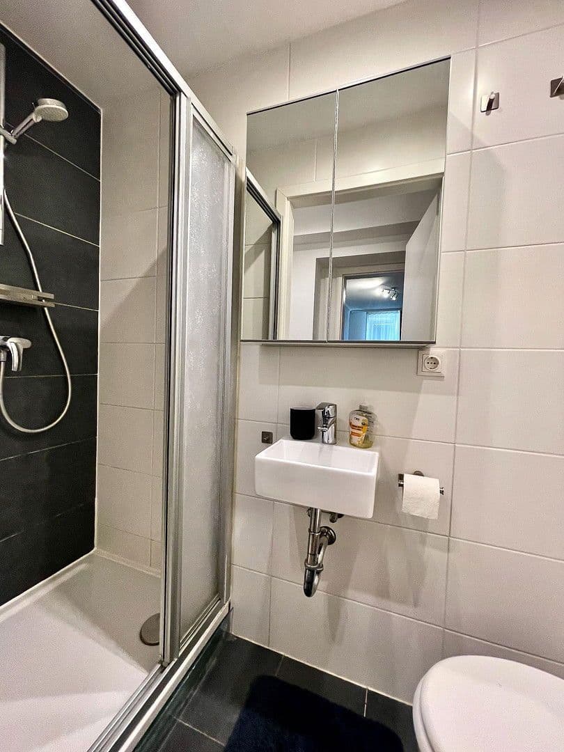 Prenájom bytu 5-izbový 101 m², Johann Nepomuk Berger Platz 4/10, Wien, Viedeň Prenájom bytu 5-izbový 101 m², Johann Nepomuk Berger Platz 4/10, Wien, Viedeň