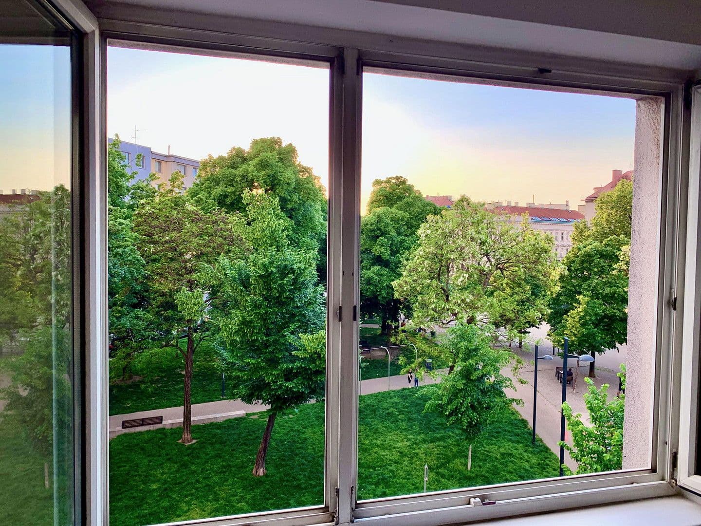 Prenájom bytu 5-izbový 101 m², Johann Nepomuk Berger Platz 4/10, Wien, Viedeň Prenájom bytu 5-izbový 101 m², Johann Nepomuk Berger Platz 4/10, Wien, Viedeň