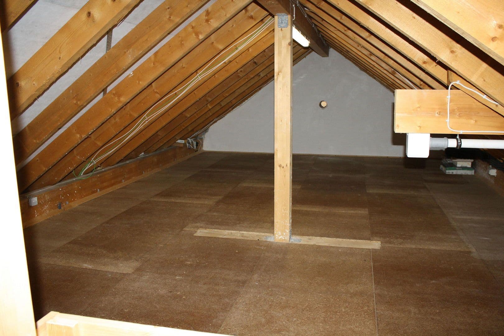 Predaj domu 229 m², pozemek 1.132 m², Messerich, Porýnie-Falcko Predaj domu 229 m², pozemek 1.132 m², Messerich, Porýnie-Falcko