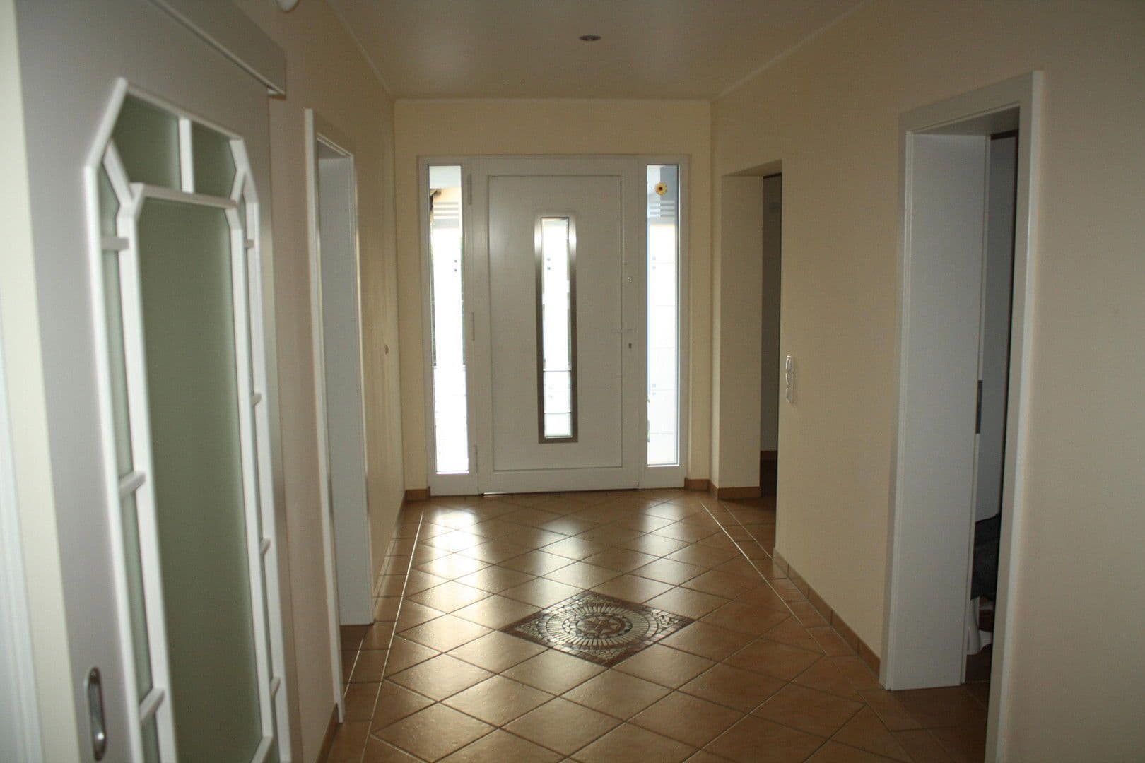 Predaj domu 229 m², pozemek 1.132 m², Messerich, Porýnie-Falcko Predaj domu 229 m², pozemek 1.132 m², Messerich, Porýnie-Falcko