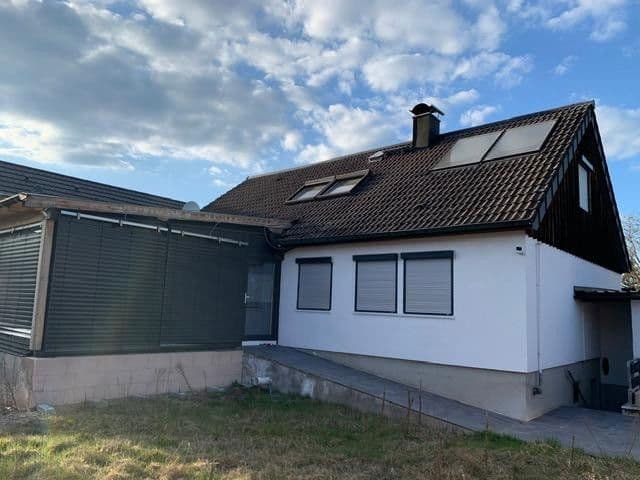 Predaj domu 170 m², pozemek 630 m², Triftstrasse 3, Pyrbaum, Bavorsko Predaj domu 170 m², pozemek 630 m², Triftstrasse 3, Pyrbaum, Bavorsko