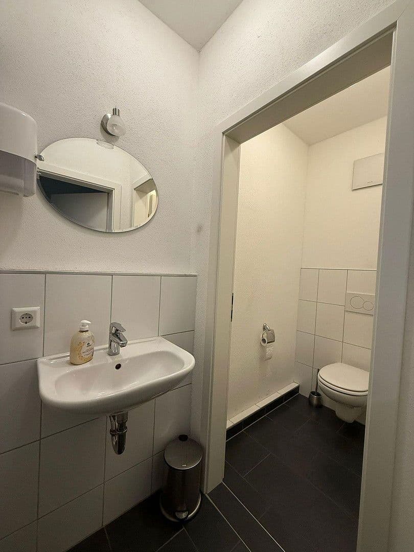 Predaj nebytového priestoru 1.482 m², Kornstr. 3, Hartheim am Rhein, Bádensko-Wurttembersko Predaj nebytového priestoru 1.482 m², Kornstr. 3, Hartheim am Rhein, Bádensko-Wurttembersko