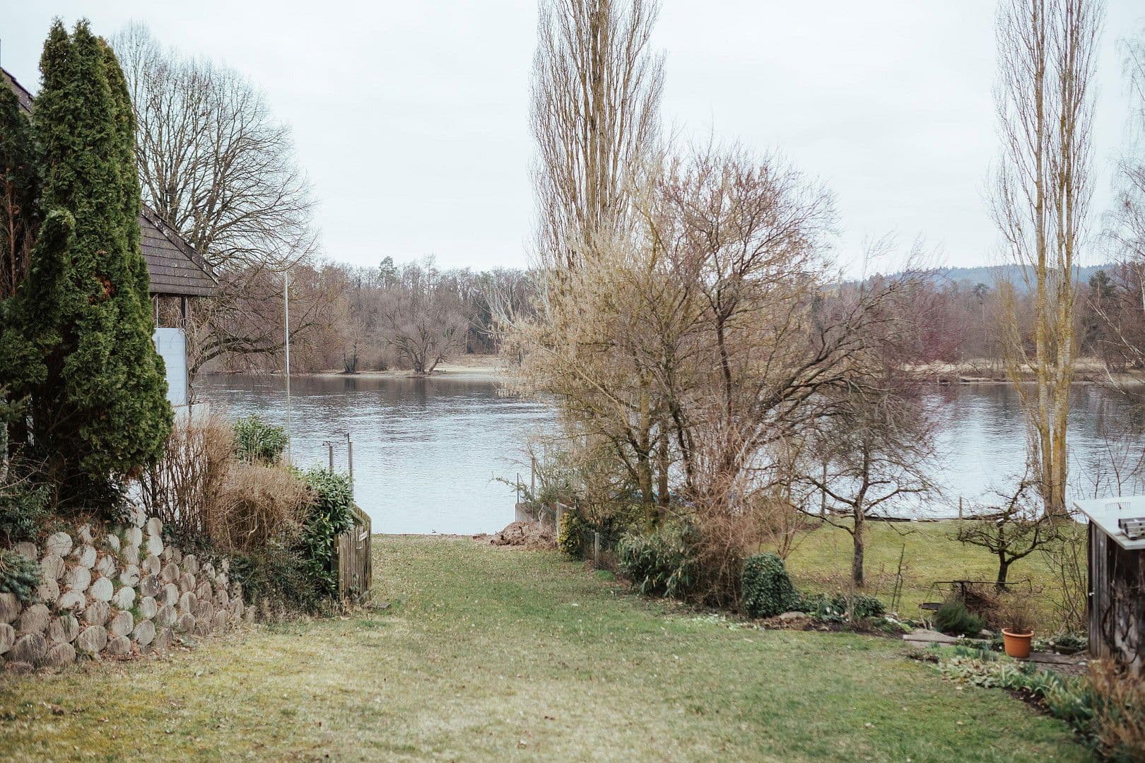 Prenájom bytu 3-izbový 70 m², Kehlhofstr. 19, Büsingen am Hochrhein, Bádensko-Wurttembersko Prenájom bytu 3-izbový 70 m², Kehlhofstr. 19, Büsingen am Hochrhein, Bádensko-Wurttembersko