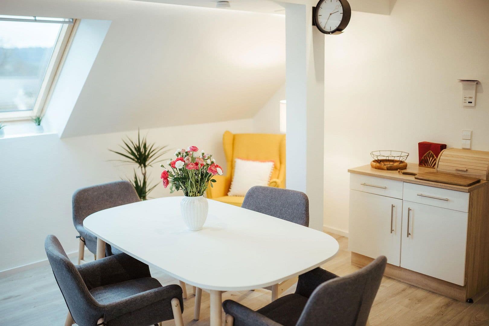 Prenájom bytu 3-izbový 70 m², Kehlhofstr. 19, Büsingen am Hochrhein, Bádensko-Wurttembersko Prenájom bytu 3-izbový 70 m², Kehlhofstr. 19, Büsingen am Hochrhein, Bádensko-Wurttembersko