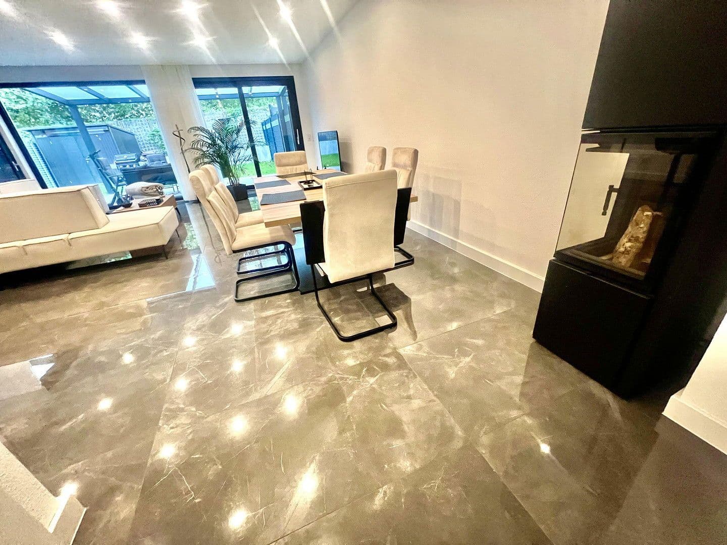 Prenájom domu 200 m², pozemek 150 m², Auf der Weingartsweide 20 A, Neuberg, Hesensko Prenájom domu 200 m², pozemek 150 m², Auf der Weingartsweide 20 A, Neuberg, Hesensko