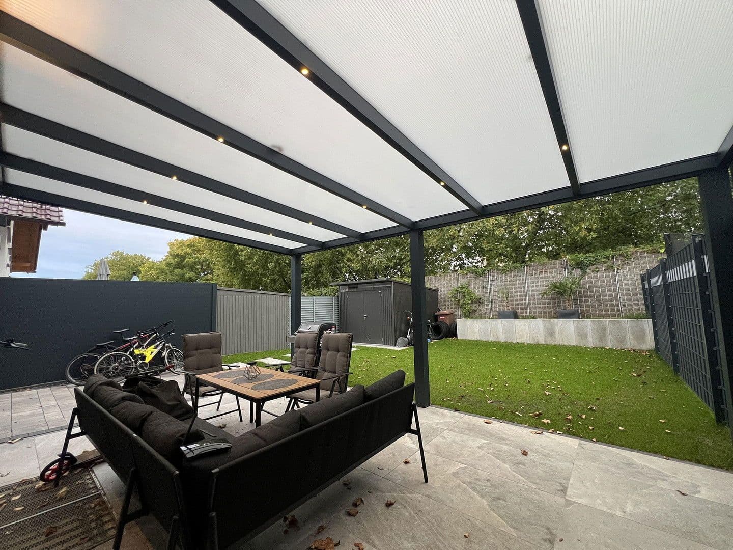 Prenájom domu 200 m², pozemek 150 m², Auf der Weingartsweide 20 A, Neuberg, Hesensko Prenájom domu 200 m², pozemek 150 m², Auf der Weingartsweide 20 A, Neuberg, Hesensko