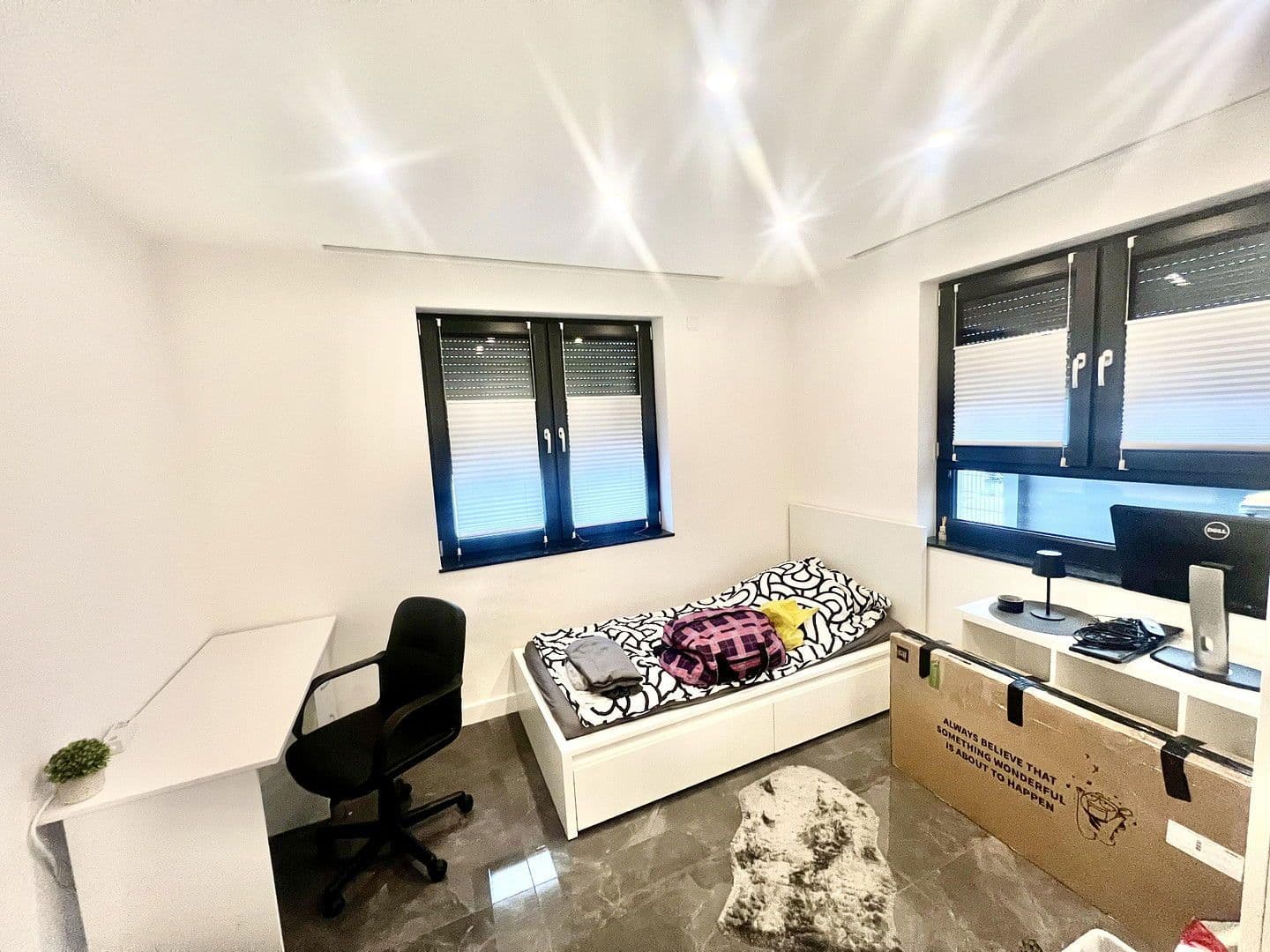 Prenájom domu 200 m², pozemek 150 m², Auf der Weingartsweide 20 A, Neuberg, Hesensko Prenájom domu 200 m², pozemek 150 m², Auf der Weingartsweide 20 A, Neuberg, Hesensko