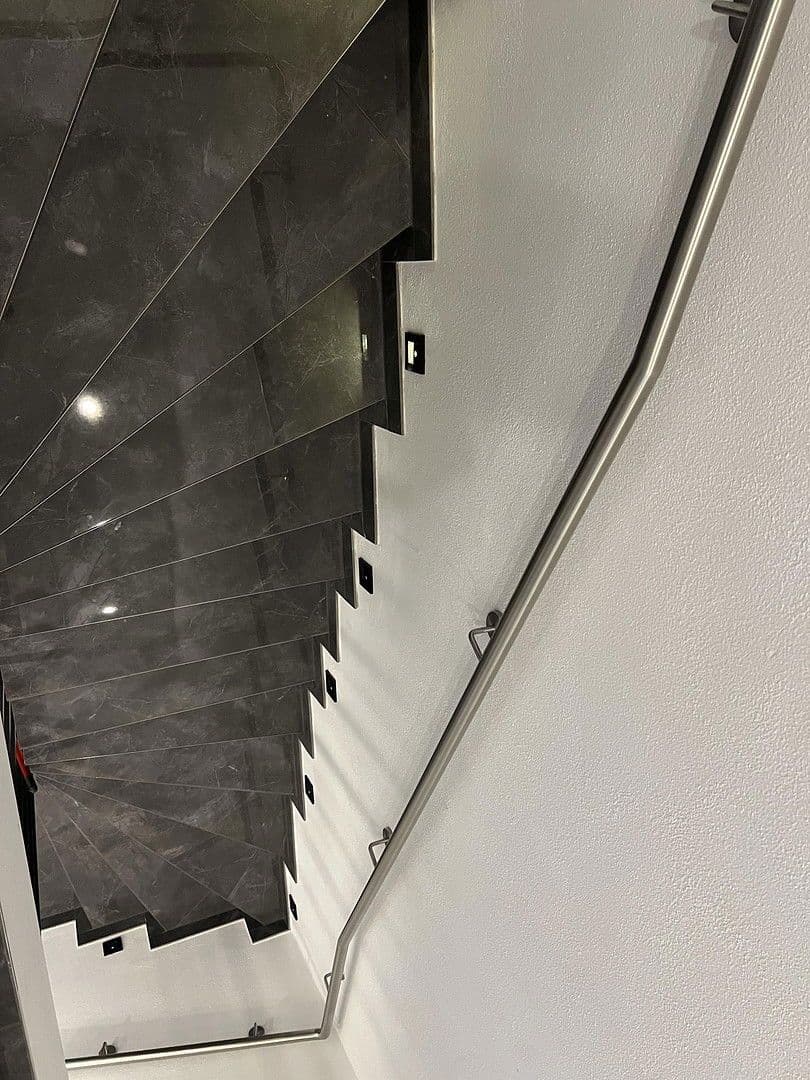 Prenájom domu 200 m², pozemek 150 m², Auf der Weingartsweide 20 A, Neuberg, Hesensko Prenájom domu 200 m², pozemek 150 m², Auf der Weingartsweide 20 A, Neuberg, Hesensko