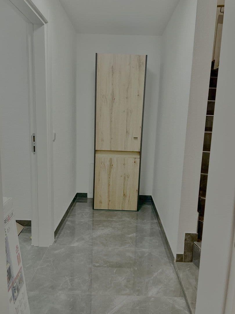 Prenájom domu 200 m², pozemek 150 m², Auf der Weingartsweide 20 A, Neuberg, Hesensko Prenájom domu 200 m², pozemek 150 m², Auf der Weingartsweide 20 A, Neuberg, Hesensko