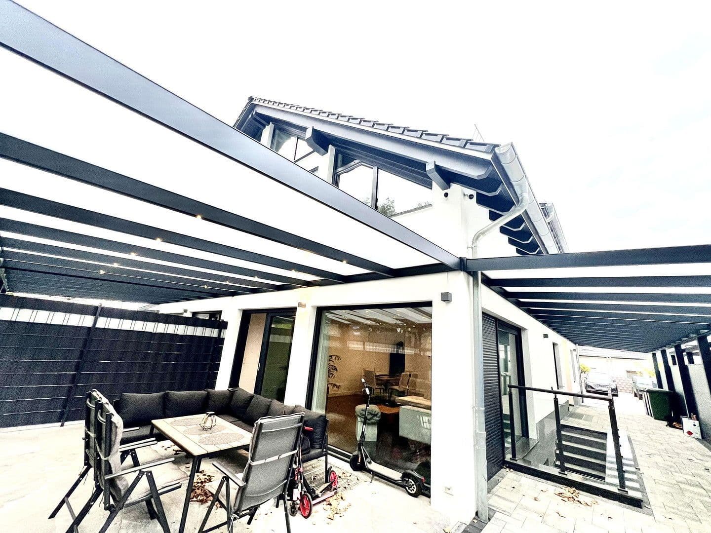 Prenájom domu 200 m², pozemek 150 m², Auf der Weingartsweide 20 A, Neuberg, Hesensko Prenájom domu 200 m², pozemek 150 m², Auf der Weingartsweide 20 A, Neuberg, Hesensko