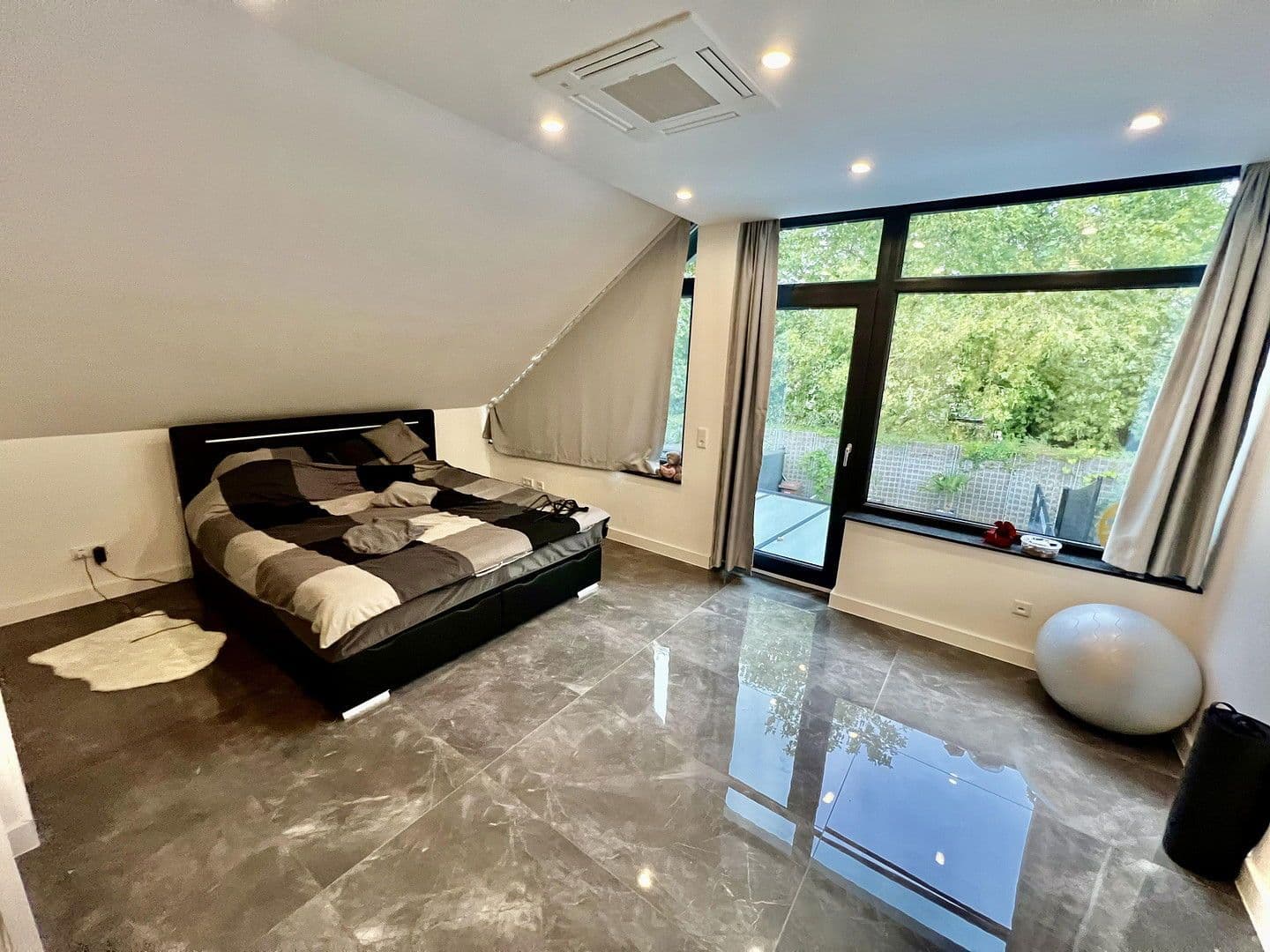 Prenájom domu 200 m², pozemek 150 m², Auf der Weingartsweide 20 A, Neuberg, Hesensko Prenájom domu 200 m², pozemek 150 m², Auf der Weingartsweide 20 A, Neuberg, Hesensko