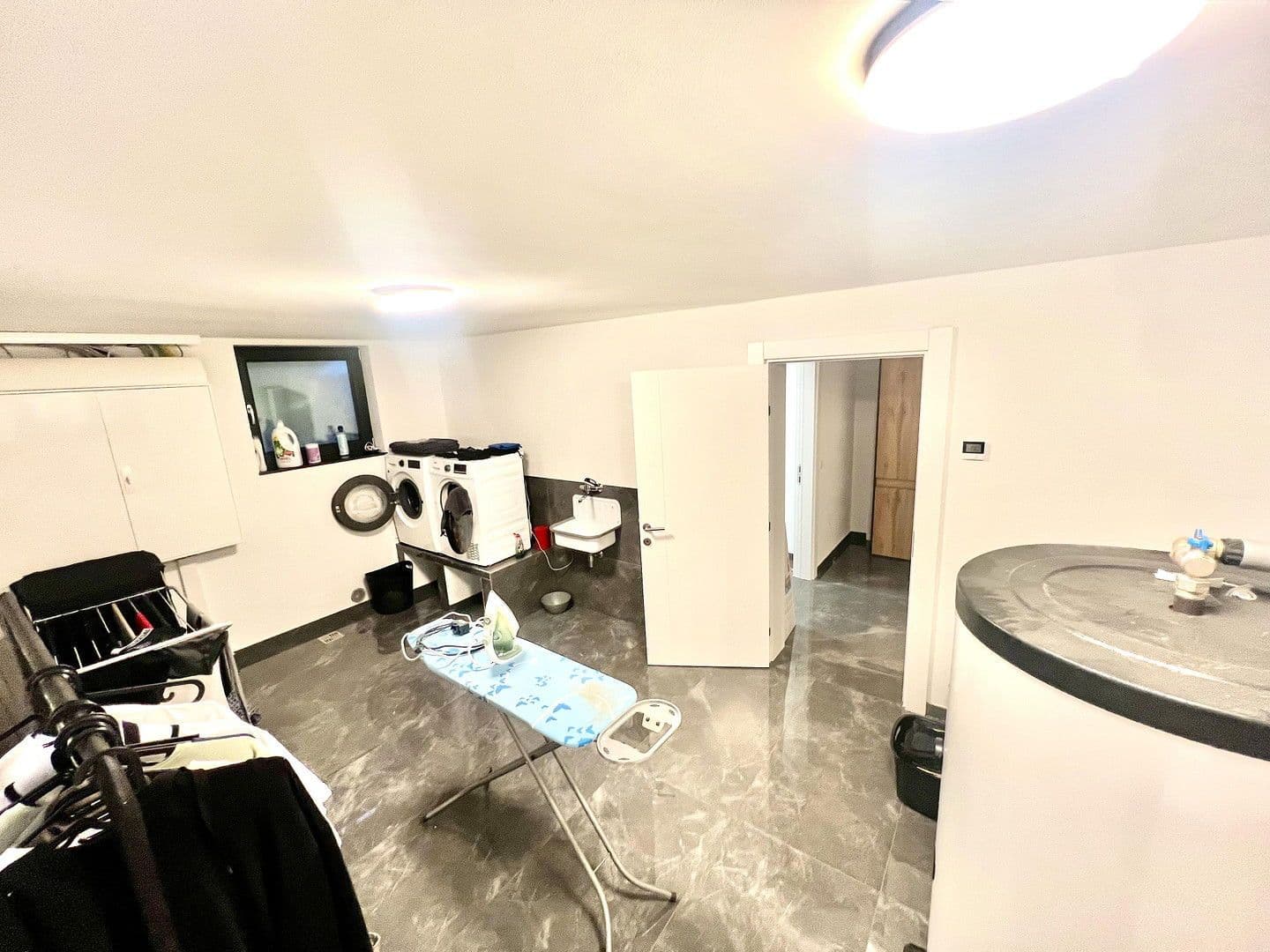 Prenájom domu 200 m², pozemek 150 m², Auf der Weingartsweide 20 A, Neuberg, Hesensko Prenájom domu 200 m², pozemek 150 m², Auf der Weingartsweide 20 A, Neuberg, Hesensko