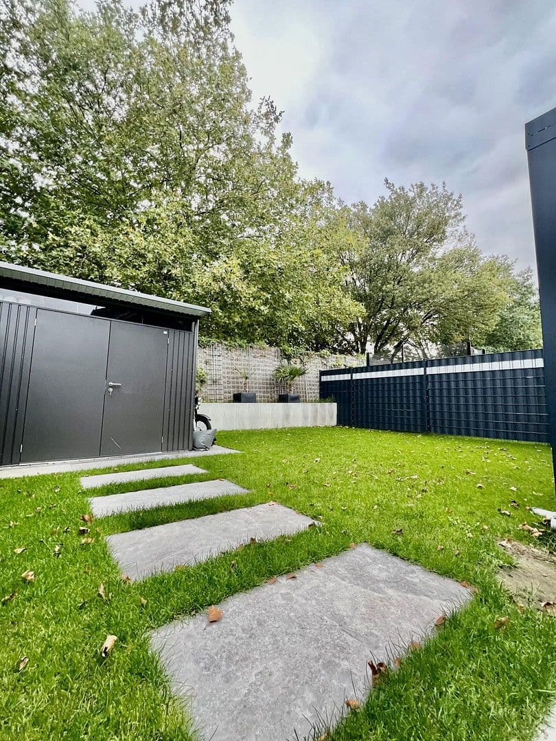 Prenájom domu 200 m², pozemek 150 m², Auf der Weingartsweide 20 A, Neuberg, Hesensko Prenájom domu 200 m², pozemek 150 m², Auf der Weingartsweide 20 A, Neuberg, Hesensko