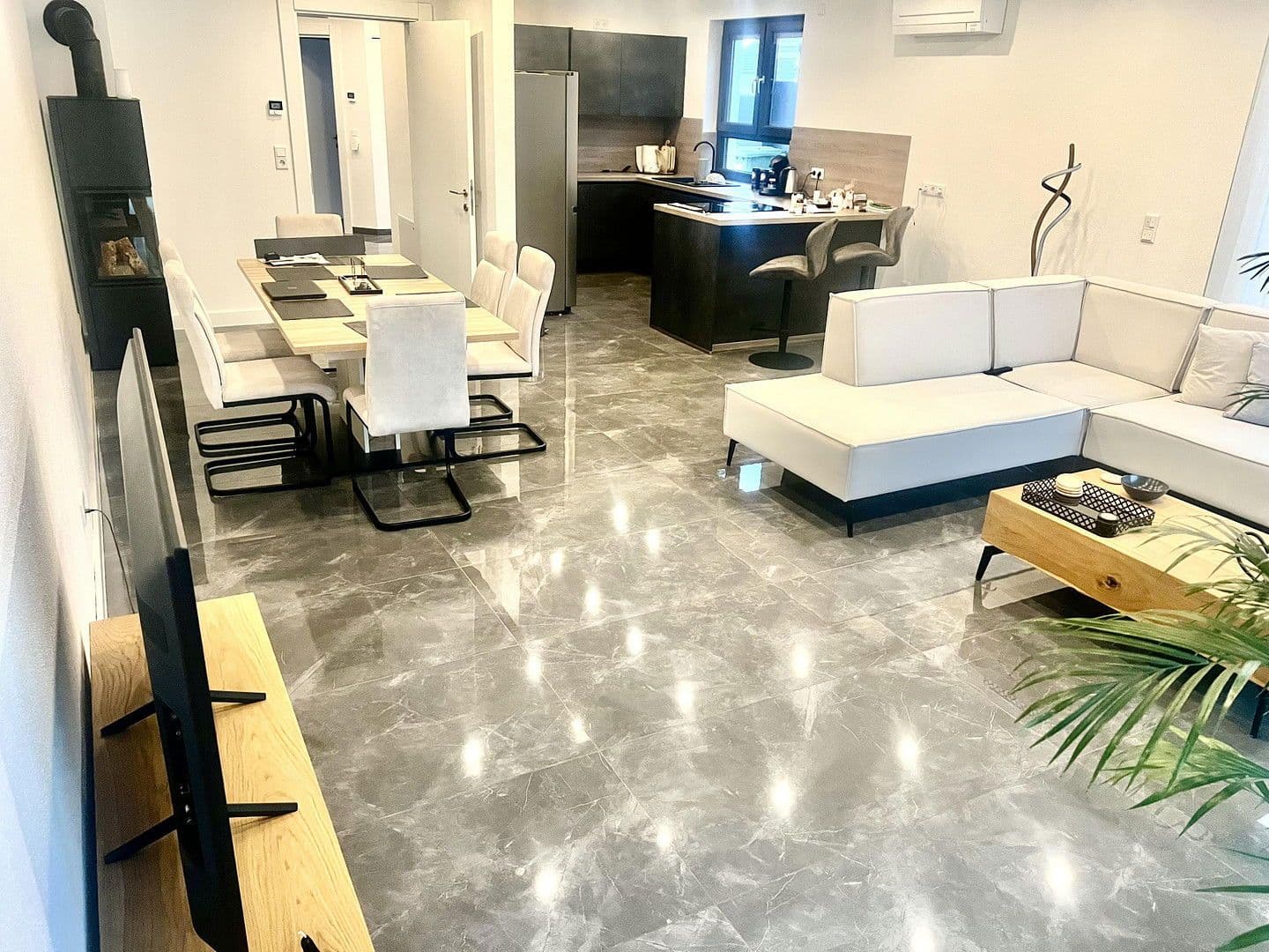 Prenájom domu 200 m², pozemek 150 m², Auf der Weingartsweide 20 A, Neuberg, Hesensko Prenájom domu 200 m², pozemek 150 m², Auf der Weingartsweide 20 A, Neuberg, Hesensko