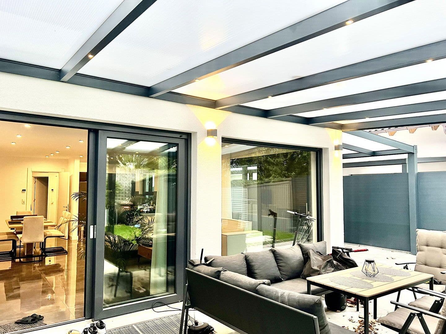 Prenájom domu 200 m², pozemek 150 m², Auf der Weingartsweide 20 A, Neuberg, Hesensko Prenájom domu 200 m², pozemek 150 m², Auf der Weingartsweide 20 A, Neuberg, Hesensko