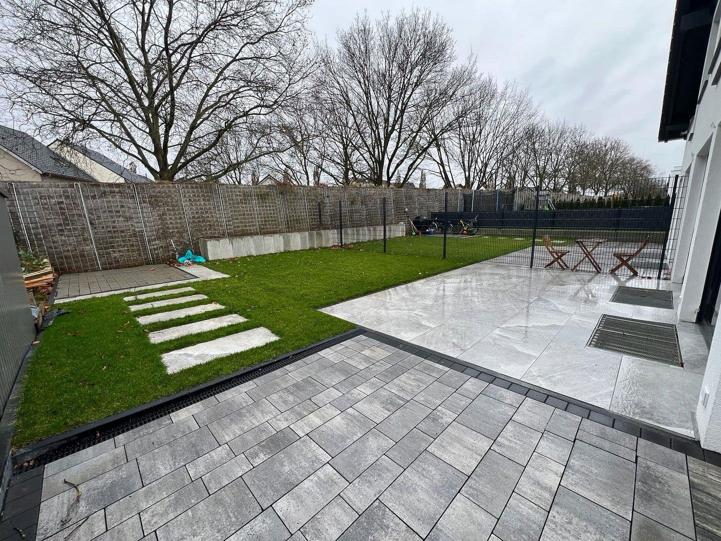 Prenájom domu 200 m², pozemek 150 m², Auf der Weingartsweide 20 A, Neuberg, Hesensko Prenájom domu 200 m², pozemek 150 m², Auf der Weingartsweide 20 A, Neuberg, Hesensko