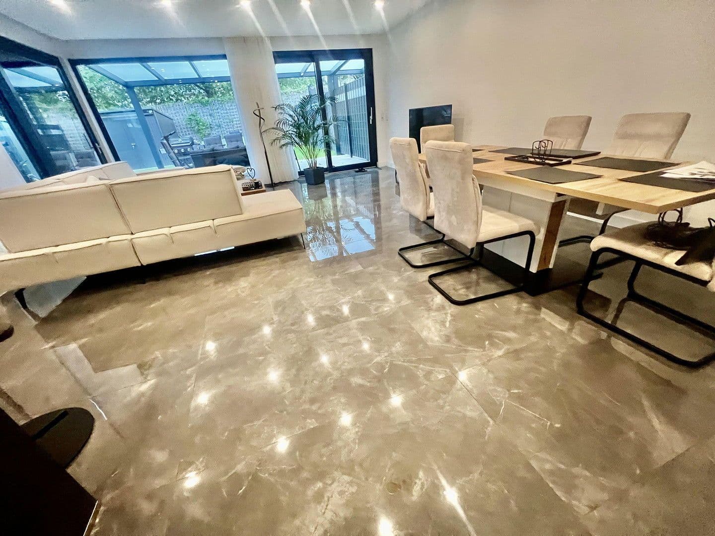 Prenájom domu 200 m², pozemek 150 m², Auf der Weingartsweide 20 A, Neuberg, Hesensko Prenájom domu 200 m², pozemek 150 m², Auf der Weingartsweide 20 A, Neuberg, Hesensko