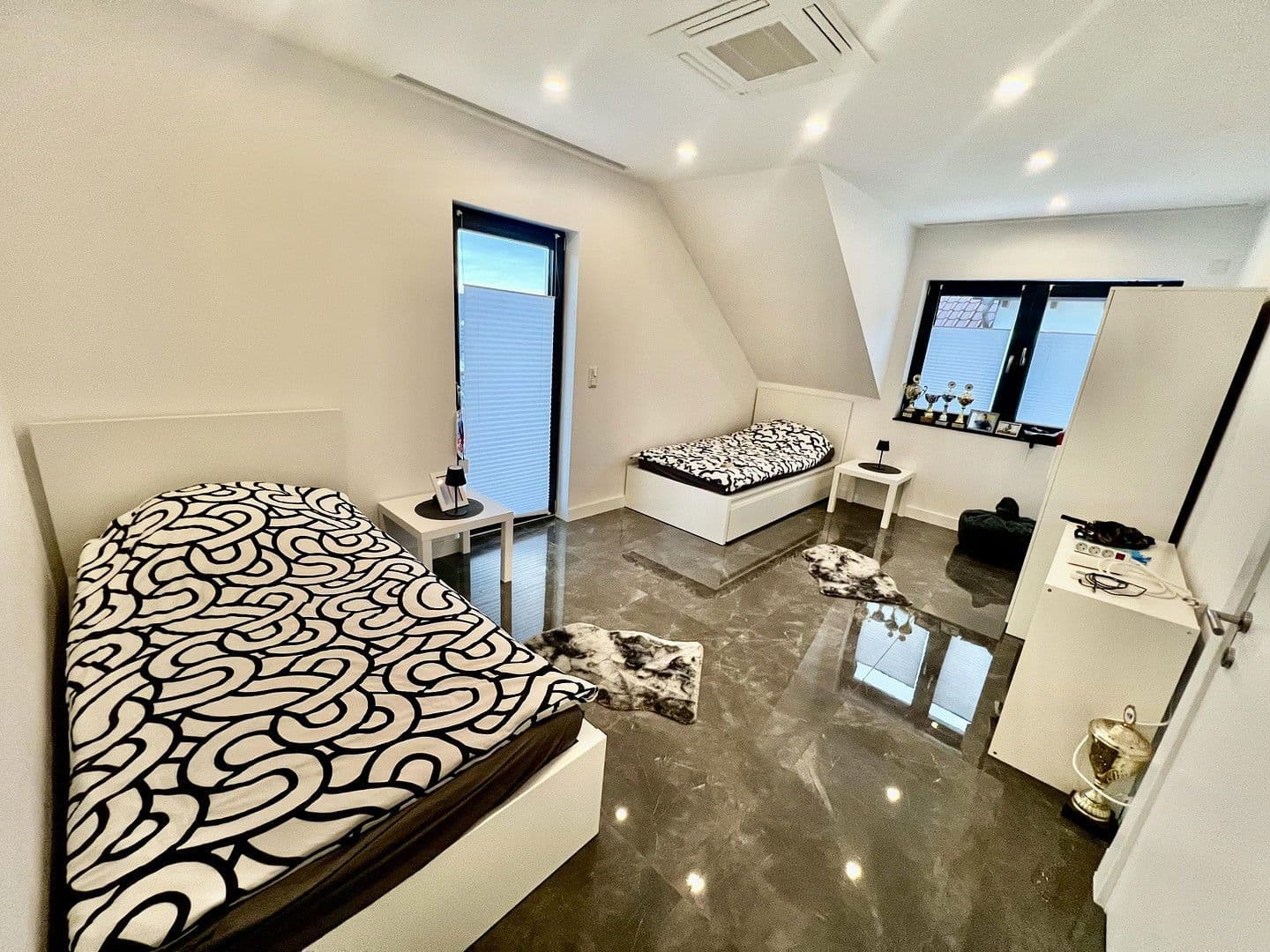 Prenájom domu 200 m², pozemek 150 m², Auf der Weingartsweide 20 A, Neuberg, Hesensko Prenájom domu 200 m², pozemek 150 m², Auf der Weingartsweide 20 A, Neuberg, Hesensko