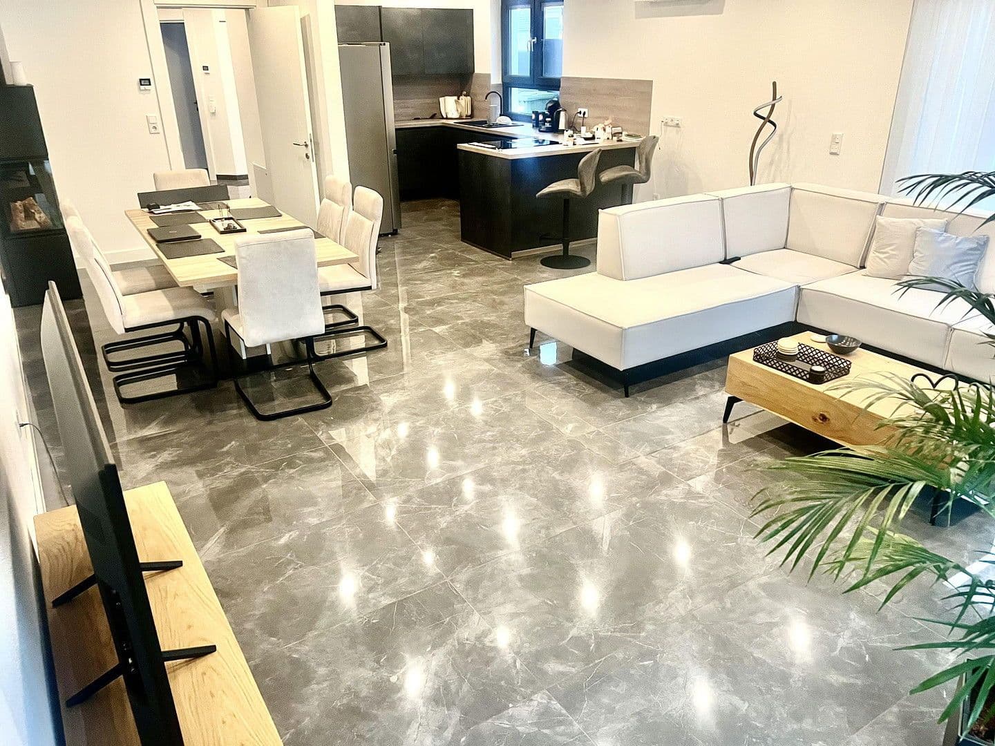 Prenájom domu 200 m², pozemek 150 m², Auf der Weingartsweide 20 A, Neuberg, Hesensko Prenájom domu 200 m², pozemek 150 m², Auf der Weingartsweide 20 A, Neuberg, Hesensko