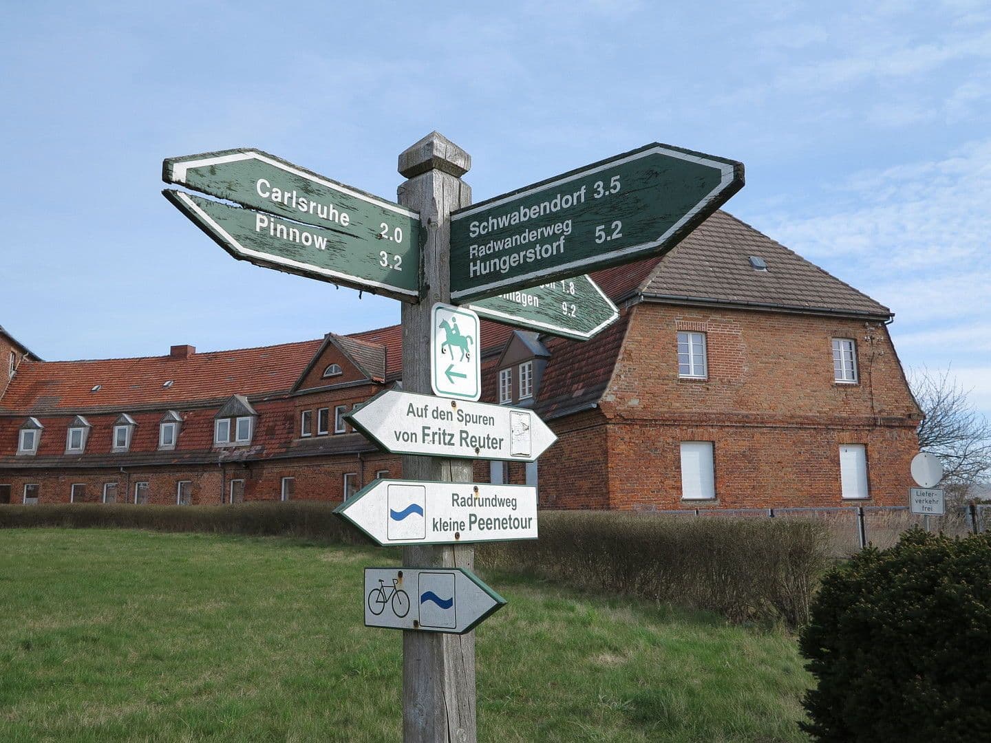 Predaj domu 3.600 m², pozemek 8.126 m², Zettemin, Meklenbursko-Predpomoransko Predaj domu 3.600 m², pozemek 8.126 m², Zettemin, Meklenbursko-Predpomoransko