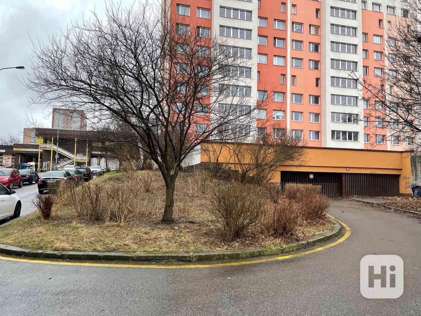 Prenájom garáže 17 m², Chalupkova, Praha, Praha Prenájom garáže 17 m², Chalupkova, Praha, Praha