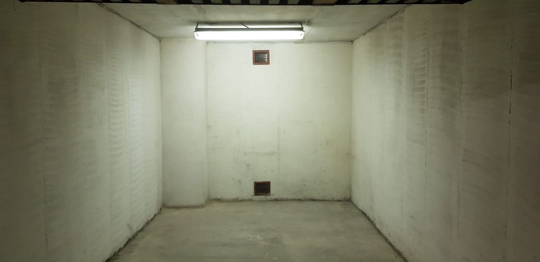 Prenájom garáže 17 m², Chalupkova, Praha, Praha Prenájom garáže 17 m², Chalupkova, Praha, Praha