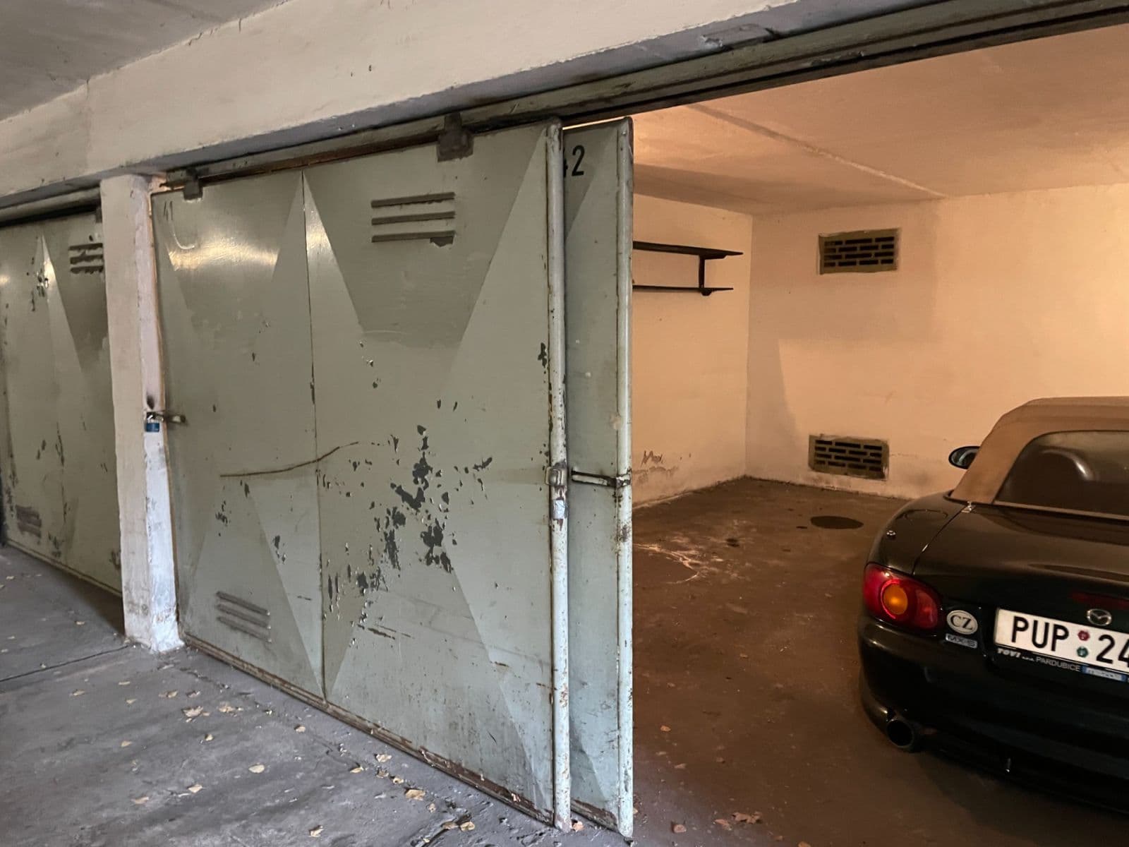 Prenájom garáže 18 m², Pardubice, Pardubický kraj Prenájom garáže 18 m², Pardubice, Pardubický kraj