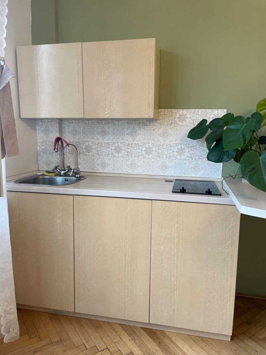 Prenájom bytu 1-izbový 26 m², Komunardů, Praha, Praha Prenájom bytu 1-izbový 26 m², Komunardů, Praha, Praha