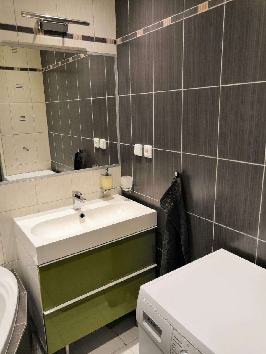 Prenájom bytu 3-izbový 63 m², Ukrajinská, Ostrava, Moravskoslezský kraj Prenájom bytu 3-izbový 63 m², Ukrajinská, Ostrava, Moravskoslezský kraj