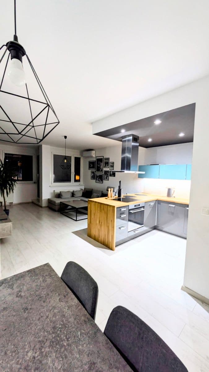 Prenájom bytu 3-izbový 68 m², Kresánkova, Karlova Ves, Bratislavský kraj Prenájom bytu 3-izbový 68 m², Kresánkova, Karlova Ves, Bratislavský kraj